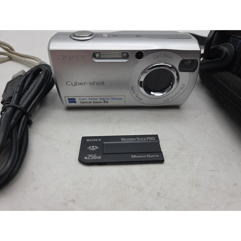 Sony Cybershot DSC-S40 4.1mp Compact Digital Camera w/ SD Card and Case, WORKS